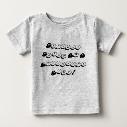 T-shirt Pour Bébé Fièrement Cuit Dans Un Four De Remplacement ! (Devant)