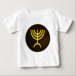 T-shirt Pour Bébé Flamme de Menorah<br><div class="desc">Un rendu numérique de la menorah juive à sept branches (hébreu : מְ וֹ נ רָ ‎). La menorah à sept branches, utilisée dans le sanctuaire portatif mis en place par Moïse dans le désert et plus tard dans le Temple de Jérusalem, est un symbole du judaïsme depuis des temps...</div>