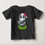 T-shirt Pour Bébé Forfait Panda Christmas<br><div class="desc">Ce design est le cadeau idéal pour un anniversaire,  Noël et d'autres célébrations. Il convient aux femmes,  aux hommes et aux enfants.</div>