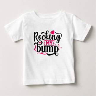 T-shirt Pour Bébé Frapper mon bosse, grossesse drôle