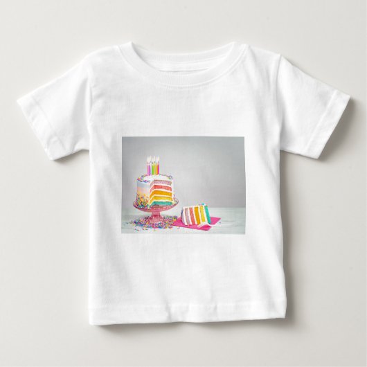 T-shirt Pour Bébé gâteau d'anniversaire arc-en-ciel (Devant)