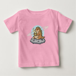T-shirt Pour Bébé Illustration de dinosaure spatial mignon buvant du
