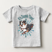 T-shirt Pour Bébé It’s Zoomie Time Australian Shepherd (Devant)
