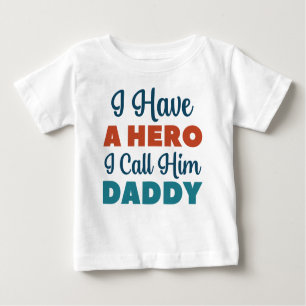 T-shirt Pour Bébé J'Ai Un Héros Que Je L'Appelle Papa