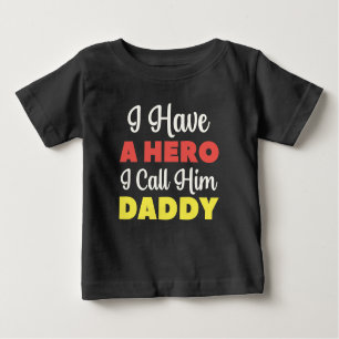 T-shirt Pour Bébé J'Ai Un Héros Que Je L'Appelle Papa