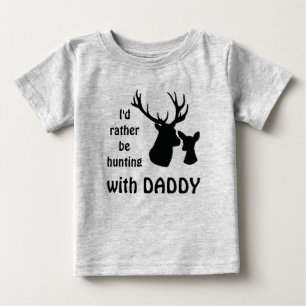 T-shirt Pour Bébé Je chasserais plutôt avec l'oncle de grand-papa d