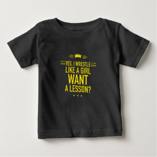 T-shirt Pour Bébé Je lutte comme une fille jaune
