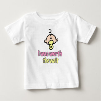 T-shirt Pour Bébé Je valais la peine d'attendre (fille)