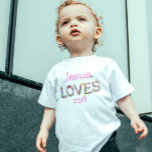 T-shirt Pour Bébé Jésus m'aime<br><div class="desc">Entrez dans le monde de la foi et de la mode avec notre T-shirt chrétien "Amour comme Jésus". Ce t-shirt féminin chrétien mêle une esthétique branchée à un message puissant, avec des lettres d'amour tissées de manière complexe dans une composition vibrante de fleurs colorées. Express votre dévotion de manière moderne...</div>