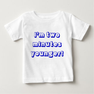 T-shirt Pour Bébé Jeune garçon jumeau...J'ai deux minutes de moins !