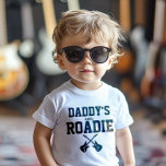 T-shirt Pour Bébé La petite route de papa personnalisée<br><div class="desc">Papa's Little Roadie - Votre bébé a-t-il un papa musicien ? Le voilà, son t-shirt : le petit tee - shirt de papa. Ce tee ultra rockin' comporte deux guitares croisées avec le texte "La petite route de papa". Changez le mot papa à qui dans votre famille est l'étoile. Un...</div>