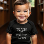 T-shirt Pour Bébé Le porter pour le "Gram Baby"<br><div class="desc">Ce t-shirt pour bébé est mignon en soi ou porté sous une jolie veste,  flanelle ou pull. "Porter" pour le "Gram" sur le devant fait de votre bébé un modèle de médias sociaux.</div>