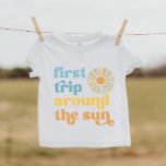 T-shirt Pour Bébé Les enfants font leur premier voyage autour du T-s<br><div class="desc">Voyage Autour Du T-shirt Soleil</div>