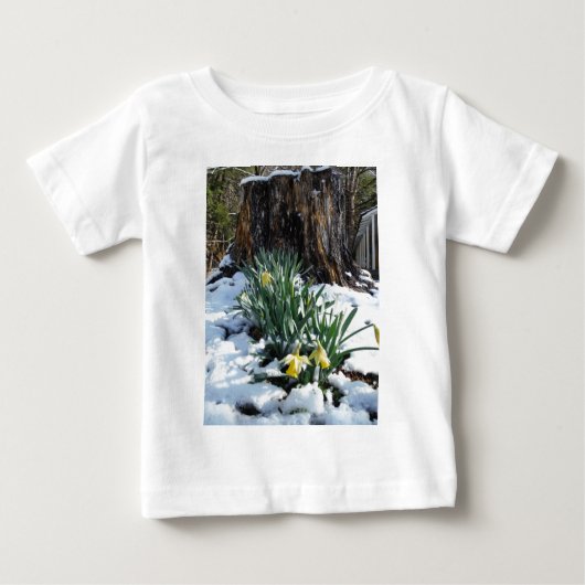 T-shirt Pour Bébé Les jonquilles jaunes dans la neige (Devant)