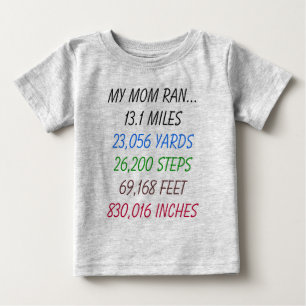 T-shirt Pour Bébé Ma maman a couru 13,1 milles