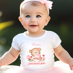 T-shirt Pour Bébé Ma première Saint Valentin Nom personnalisé Rose
