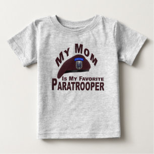 T-shirt Pour Bébé Maman est ma 82e parachutiste aéroportée préfé