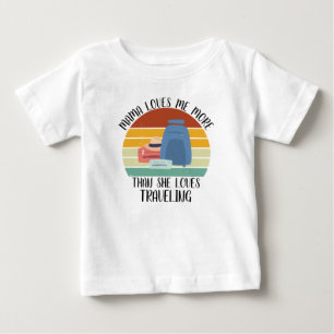 T-shirt Pour Bébé Maman m'aime plus qu'elle n'aime voyager CUSTOM