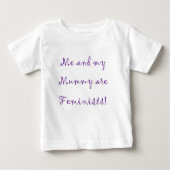 T-shirt Pour Bébé Moi et la maman sont combinaison de féministes (Devant)