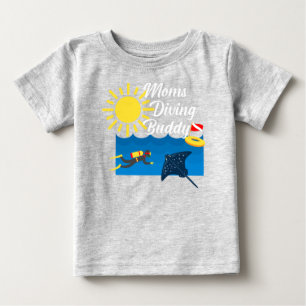 T-shirt Pour Bébé Moms Diving Buddy Design - Baby Fine Jersey T-Shir