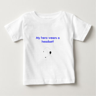 T-shirt Pour Bébé Mon héros porte un casque !