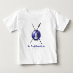 T-shirt Pour Bébé Mon Premier Chanukkah - Bouclier Maccabee Et Parol<br><div class="desc">Chag Sameach ! Représentation d'un bouclier de Maccabee et de deux lances. Le bouclier est orné d'un lion et d'un texte lisant "Yisrael" (Israël) dans l'alphabet paléo-hébreu. Le texte personnalisable "My First Chanukkah" apparaît également. Les Maccabées étaient des rebelles juifs qui ont libéré la Judée du joug de l'Empire seleucide....</div>