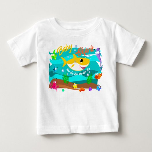 T-shirt Pour Bébé Natation de requin de bébé dans l'océan avec des (Devant)