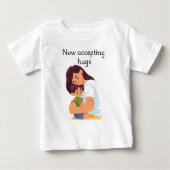 T-shirt Pour Bébé Now accepting hugs  (Devant)