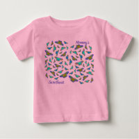 Papillons colorés sur le rose bébé - T-shirt bébé