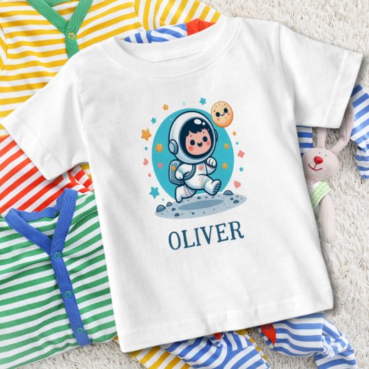 T-shirt Pour Bébé Petit astronaute mignon sur la Lune