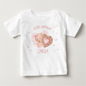 T-shirt Pour Bébé Petite amoureuse rose bébé Nom de l'ours Fille (Devant)