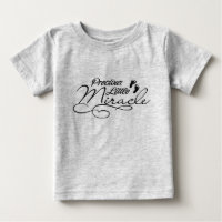 Petite chemise précieuse de bébé de miracle