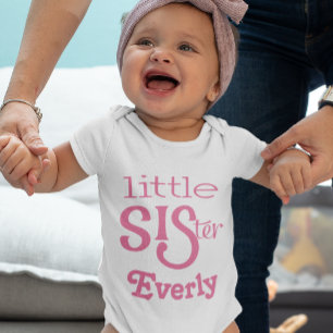 T-shirt Pour Bébé Petite soeur rose framboise personnalisée
