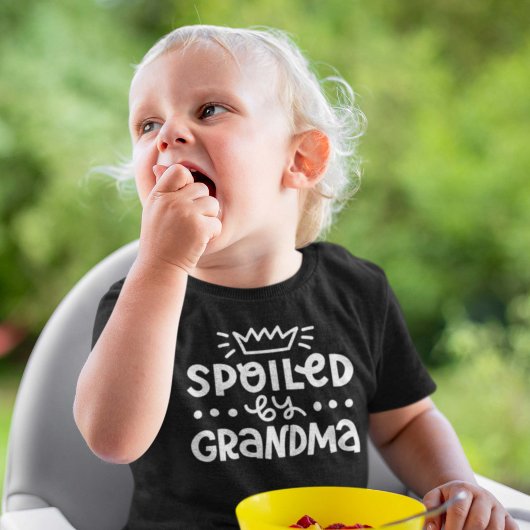 T-shirt Pour Bébé Porté Par Grand-Mère