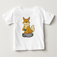 Renard avec tasse de café