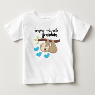 T-shirt Pour Bébé Se détendre avec grand-mère en onsie