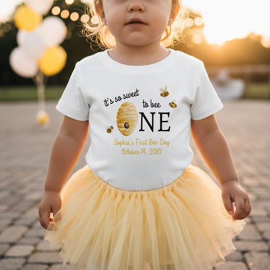 T-shirt Pour Bébé So Sweet To Bee One First Birthday Honeycomb