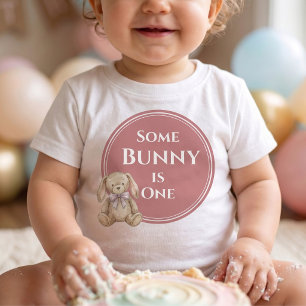 T-shirt Pour Bébé Some Bunny a un an Fille d'anniversaire de lapin