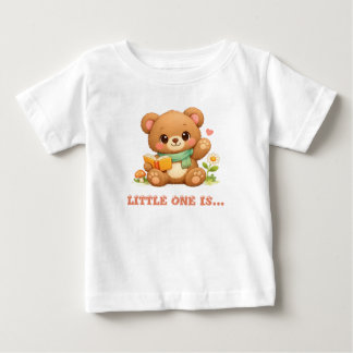 T-shirt Pour Bébé T-shirt bébé Petit est|Ours en train de lire un co