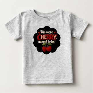 T-shirt Pour Bébé Typographie style tricot cosy et cerises adorables