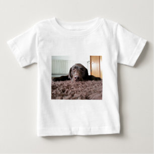 T-shirt Pour Bébé un chiot labrador au chocolat mignon dormant dans