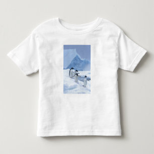 T-shirt Pour Les Tous Petits Adelie Penguins (Pygoscelis adeliae) sur la glace,
