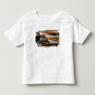 T-shirt Pour Les Tous Petits Bateaux aux couleurs vives au Wooden Boat Center