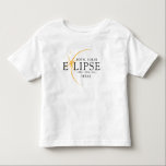 T-shirt Pour Les Tous Petits Black & Gold 2024 Texas Total Solar Eclipse<br><div class="desc">Voici notre t-shirt moderne Black & Gold 2024 Texas Total Solar Eclipse Custom T-Shirt, une pièce élégante et commémorative pour cet événement céleste rare. cette chemise capture l'élégance et l'excitation de l'éclipse solaire totale. Avec l'année 2024 courageusement affichée, ainsi que l'emplacement du Texas, il sert de garde intemporelle de ce...</div>