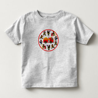 T-shirt Pour Les Tous Petits Camion d'incendie avec pompiers occupés
