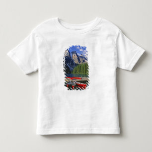 T-shirt Pour Les Tous Petits Canada, Alberta, lac Moraine. Des canoës rouges at