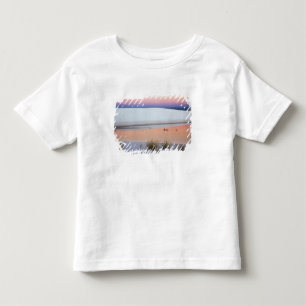 T-shirt Pour Les Tous Petits Ciel crépusculaire reflété dans une mare d'eau pro