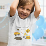 T-shirt Pour Les Tous Petits Construction Joyeuse Birthday<br><div class="desc">Célébrez la journée spéciale de votre petit avec ce t-shirt garçon personnalisé avec un thème de construction adorable. La chemise est équipée d'un camion à benne jaune et d'une pelle qui travaillent ensemble sur un chantier de construction de routes. Il y a aussi des cônes orange et un séparateur de...</div>