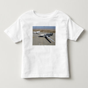 T-shirt Pour Les Tous Petits Deux faucons globaux garés sur une rampe