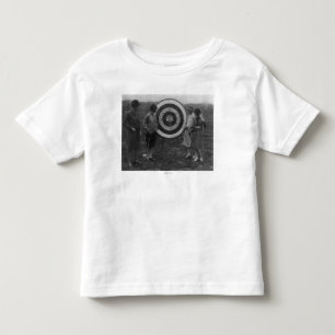 T-shirt Pour Les Tous Petits Femmes examinant la photographie de cible de tir 